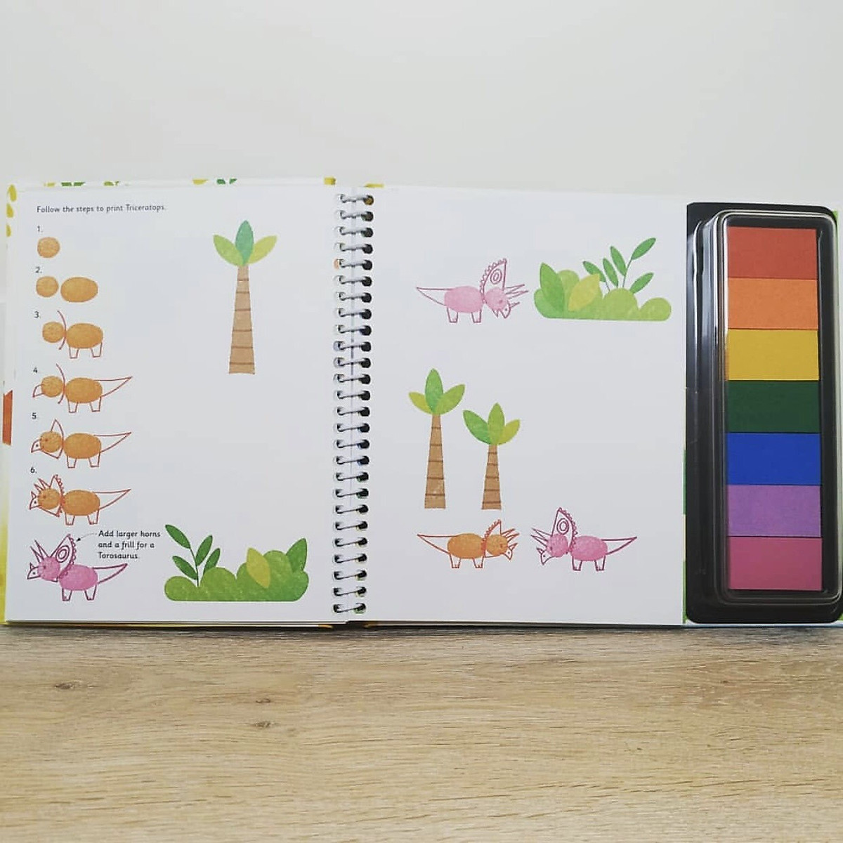 Fingerprint Activities Dinosaurs Foreign Language Books