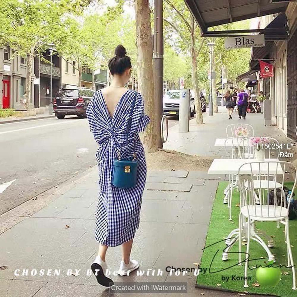 Đầm caro xanh cổ tim hở xoắn lưng tay ngắn bo dáng dài!