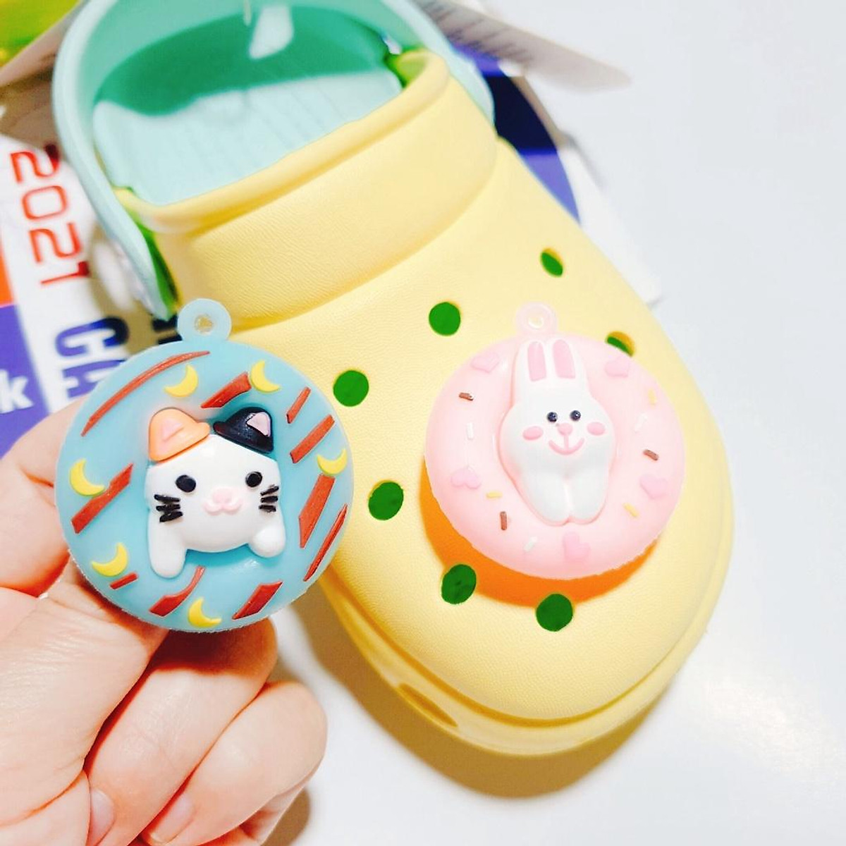 Nút gắn hkdesign/ phụ kiện trang trí gắn dép crocs, dép trẻ em 4D TO/ BIG/ LỚN Mẫu Bánh donut có hình thú cute