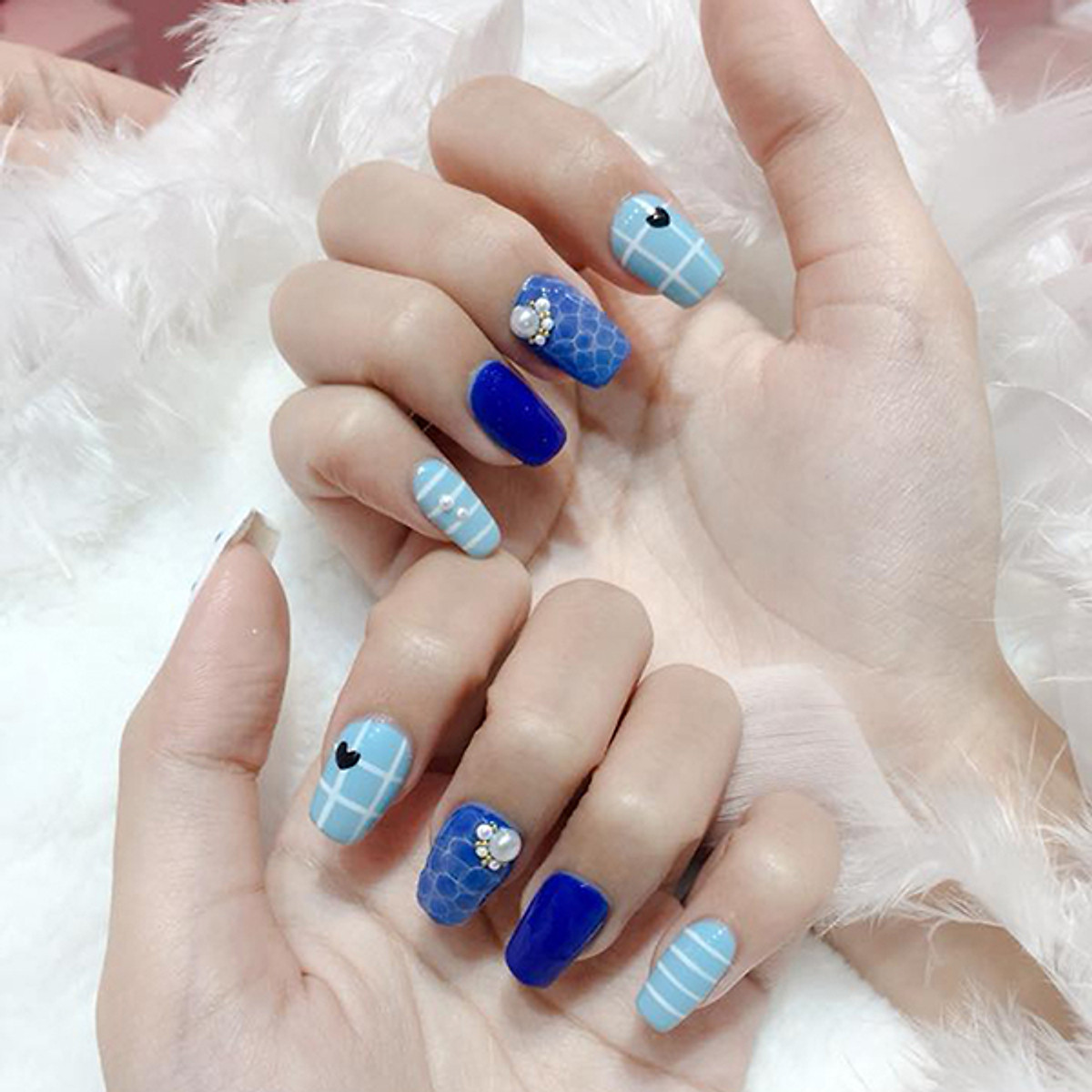 Combo sơn gel tại Vietgangz Nails:
Xu hướng làm đẹp không ngừng thay đổi, nhưng Vietgangz Nails luôn luôn đồng hành cùng bạn, cập nhật các combo sơn gel mới nhất để phục vụ nhu cầu làm đẹp của bạn với giá cả hợp lý và chất lượng đảm bảo. Hãy đến với chúng tôi để tận hưởng trải nghiệm làm đẹp tuyệt vời nhất.