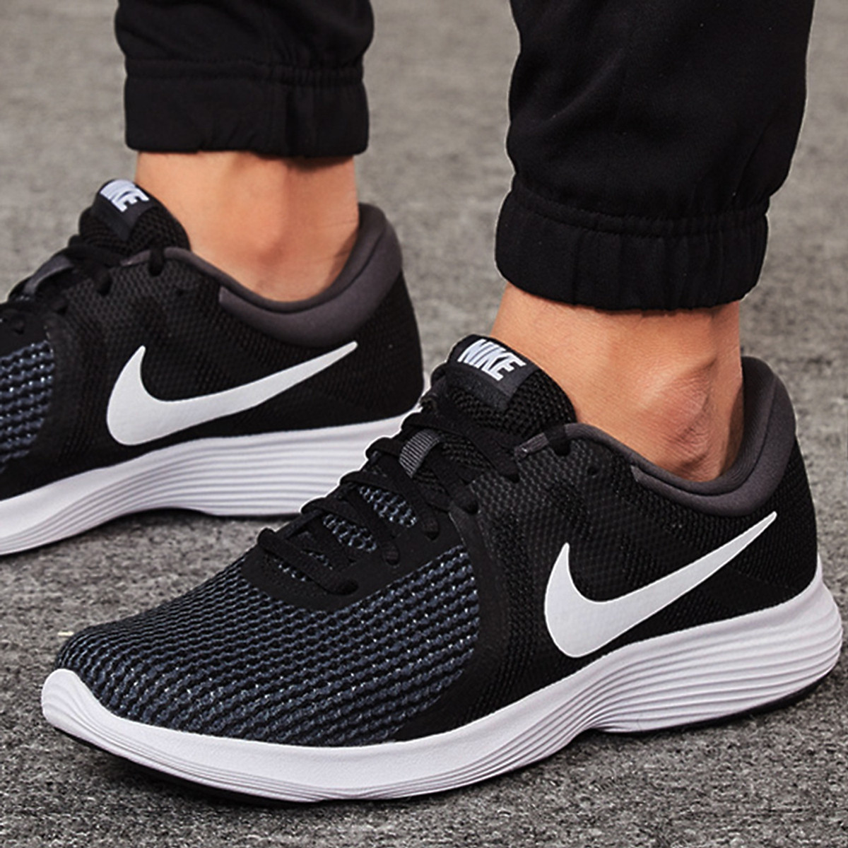 Mua Giay Ch y B Nam NIKE REVOLUTION 4 908988 001 en Xanh reu Tiki