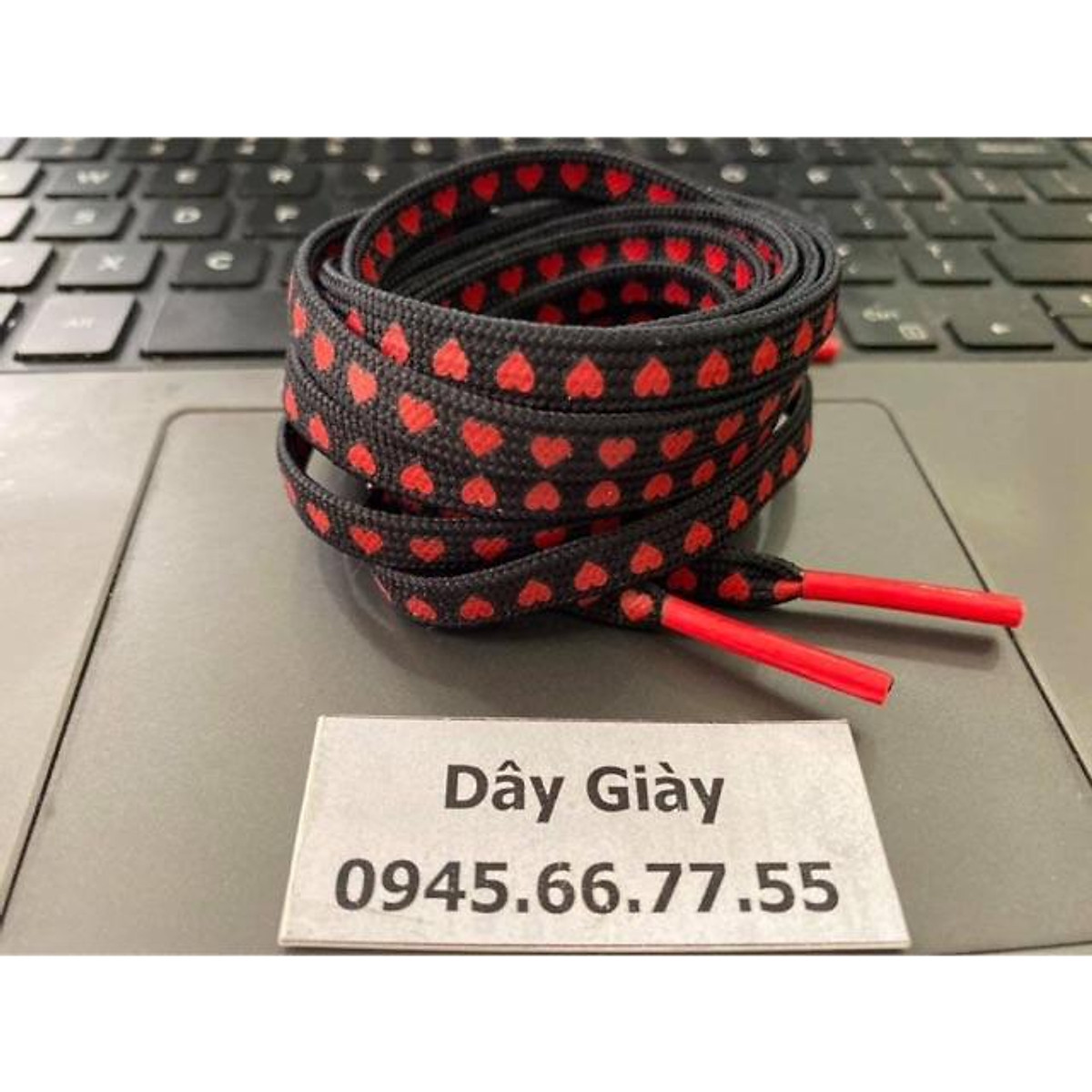 Dây giày màu đen trái tim đỏ - 1m2
