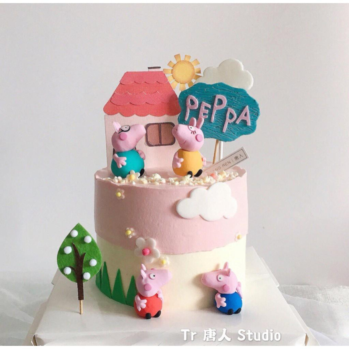Bánh sinh nhật vẽ hình Peppa Pig tay cầm kem nghịch bùn 3111  Bánh sinh  nhật kỷ niệm