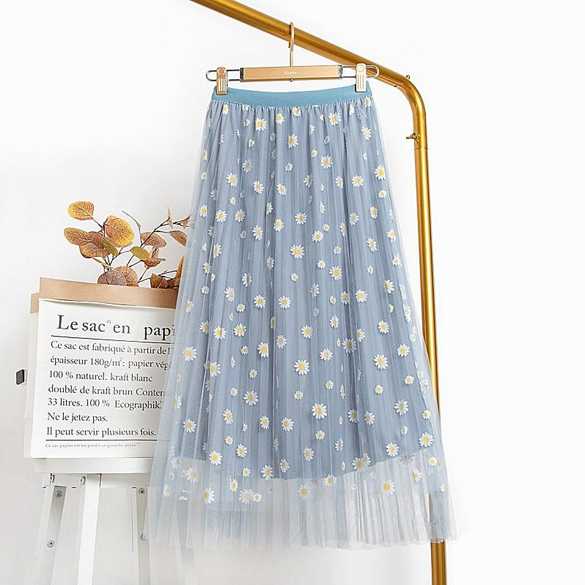 Học cách phối đồ với chân váy hoa nhí nhẹ nhàng chuẩn xinh