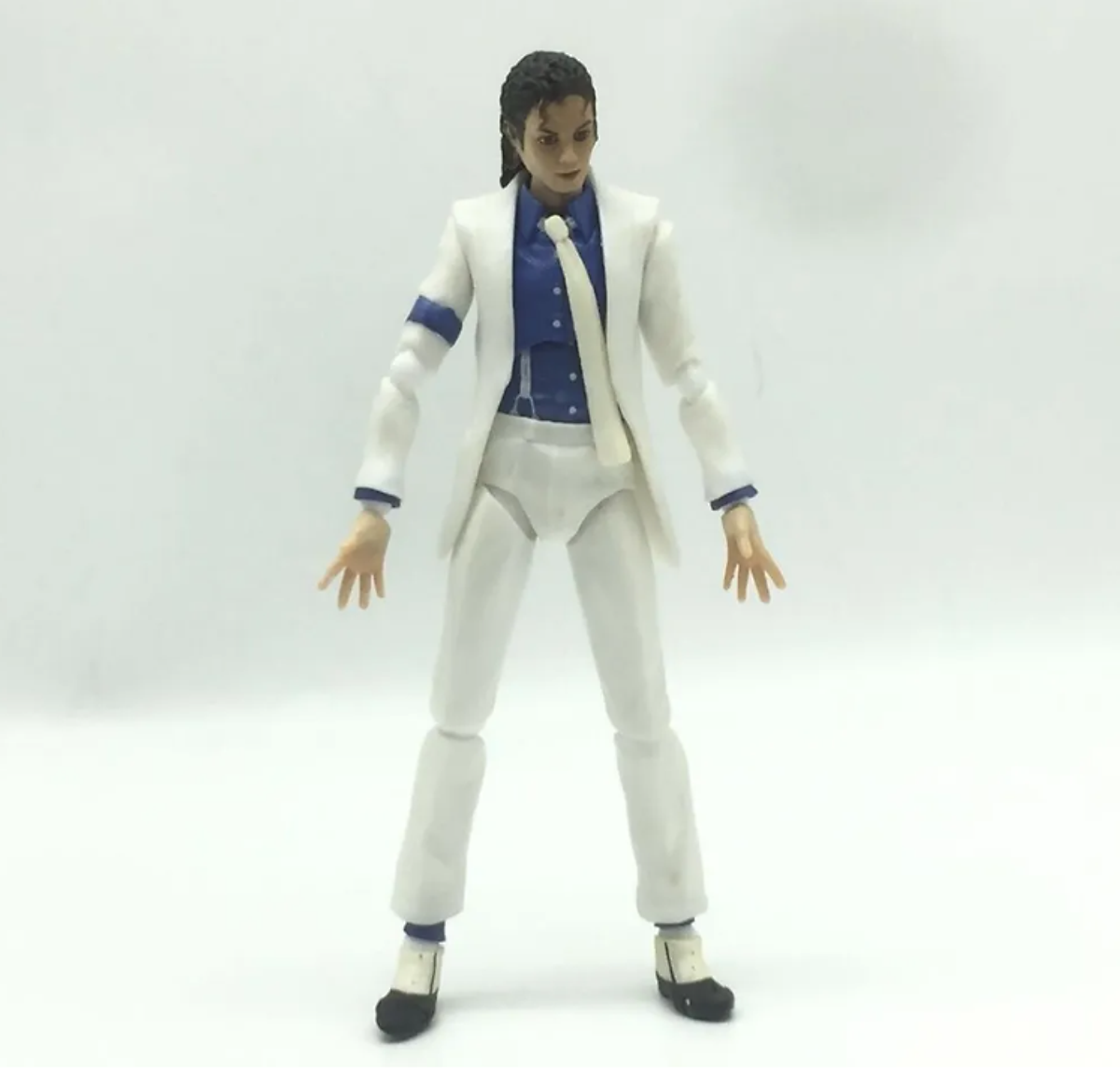 Tượng Michael Jackson bị dời đi sau phim tố cáo xâm hại trẻ em  VnExpress  Giải trí