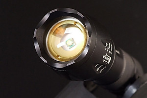 Bộ 1 đèn pin siêu sáng C’MON GUARD XML-T6 LED 10W Và 1 Pin UF01