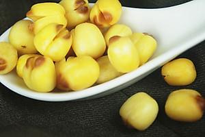 Combo Hạt Sen Sấy Hải Long (230g) + Mãng Cầu Sấy Dẻo Hải Long (120g)