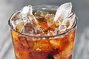 Lốc 6 Chai Nước Giải Khát Có Gas Coca-Cola (1.5L / Chai)