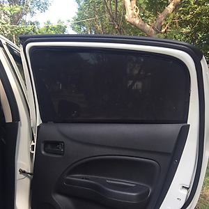 Rèm che nắng hít nam châm dành cho xe Mitsubishi (Loại 1)