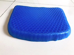 Đệm ngồi lót ghế làm từ hợp chất TPE, thoáng khí, hỗ trợ tuần hoàn máu, chống ê mông, mỏi lưng - Thương hiệu Nhà của Mẹ- giao màu ngẫu nhiên