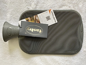 Túi chườm nóng lạnh nhập khẩu 100% từ Đức thương hiệu Fashy dòng cổ điển, tiêu chuẩn chất lượng Châu Âu giúp giảm các cơn đau kỳ kinh nguyệt, đau đầu,... hạ sốt tự nhiên, phù hợp cho người lớn, nhiều màu sắc