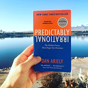 Sách Predictably Irrational : The Hidden Forces That Shape Our Decisions (Revised and Updated Edition)