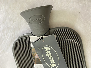 Túi chườm nóng lạnh nhập khẩu 100% từ Đức thương hiệu Fashy dòng cổ điển, tiêu chuẩn chất lượng Châu Âu giúp giảm các cơn đau kỳ kinh nguyệt, đau đầu,... hạ sốt tự nhiên, phù hợp cho người lớn, nhiều màu sắc