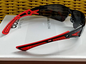 KÍNH BẢO HỘ BOLLÉ RUSH PLUS TRÒNG TRONG HOẶC XÁM KHÓI, Lớp phủ Platinum chống xước và sương mù, Bảo vệ 99,9% tia UVA / UVB