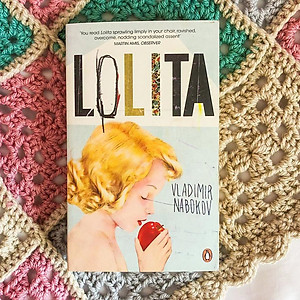 Sách Penguin Essentials : Lolita (Paperback)