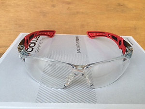 KÍNH BẢO HỘ BOLLÉ RUSH PLUS TRÒNG TRONG HOẶC XÁM KHÓI, Lớp phủ Platinum chống xước và sương mù, Bảo vệ 99,9% tia UVA / UVB