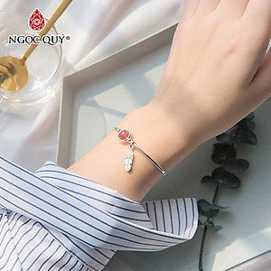 Lắc tay bạc đá thạch anh dâu phối charm lông vũ mệnh hỏa, thổ - Ngọc Quý Gemstones