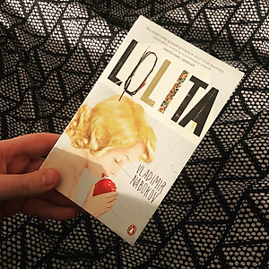 Sách Penguin Essentials : Lolita (Paperback)