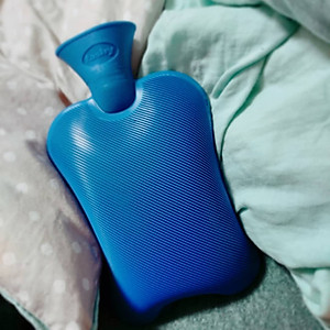 Túi chườm nóng lạnh nhập khẩu 100% từ Đức thương hiệu Fashy dòng cổ điển, tiêu chuẩn chất lượng Châu Âu giúp giảm các cơn đau kỳ kinh nguyệt, đau đầu,... hạ sốt tự nhiên, phù hợp cho người lớn, nhiều màu sắc