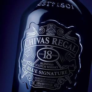 Rượu Whiskey Chivas Regal 18 Blue Signature 700ml có hộp
