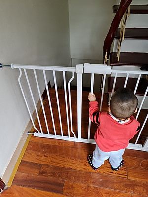 Thanh chắn cửa/ cầu thang Umoo Không cần Khoan đục, hàng nhập khẩu chính hãng, an toàn cho Bé