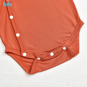 Set body chip cài lệch giữ ấm ngực dài tay kèm quần vải Bamboo (vải tre) cao cấp siêu mềm, thoáng khí, thấm hút mồ hôi cho bé HAKI - BB040