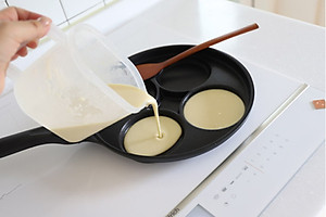 Hộp thực phẩm có tay cầm Nakaya 1000ml,  nắp bằng nhựa PE mềm dẻo, khả năng chịu được nhiệt từ -20~ 70°C- nội địa Nhật Bản