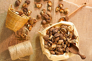 Nấm Hương Khô Lý Tưởng 50g – Thơm Ngon, Nguyên Chất, Dễ Chế Biến