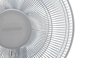 Quạt treo tường Toshiba F-WSA20(H)VN - 3 cánh, động cơ bạc thau - 3 mức gió - Điều khiển từ xa - Hẹn giờ tắt - Hàng chính hãng, bảo hành 12 tháng