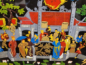 Tranh sơn mài khảm ốc – Hát quan họ hội làng Kinh Bắc