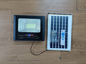 Đèn pha led năng lượng mặt trời DK312 100W