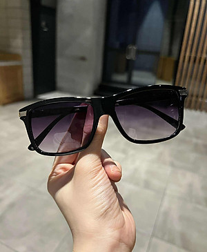 Kính xinh, Kính mắt vuông đi đường chống nắng gọng nhựa