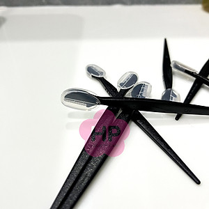 Dao Cạo Lông Mày Cán Dài Kai Groom 38531-HC1161