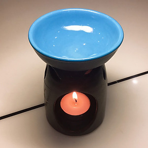 Combo Đèn Xông Tinh Dầu Nến + 2 Lọ Tinh Dầu Sả Chanh Kobi 10ml + Nến Tealight Sạch (Hộp 10 Viên)