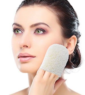 Bông bọt biển tẩy tế bào chết cần tay tiện dụng Suri tặng kèm móc khoá