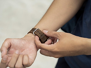 Dây da dành cho Apple Watch Ultra , chất liệu da bò, hiệu Khắc Tên - Hàng chính hãng