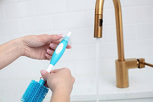 [ AC055 ] Cọ rửa bình sữa cổ thường và cổ rộng, chất liệu silicone - Dr.Brown's