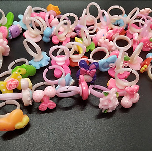 Combo 10 nhẫn nhựa cho bé gái dễ thương và xinh xắn (Giao mẫu ngẫu nhiên)