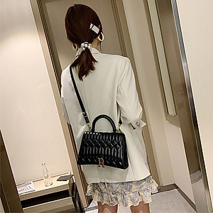 Túi xách nữ form rộng Phong cách và tiện ích cho phái đẹp