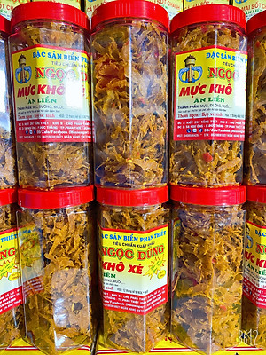Mực khô xé sợi hộp 200 gram đã chế biến ăn liền ngon ơi là ngon của shop Đặc Sản Biển Phan Thiết NGỌC DŨNG. Hạn sử dụng 12 tháng kể từ ngày đặt hàng