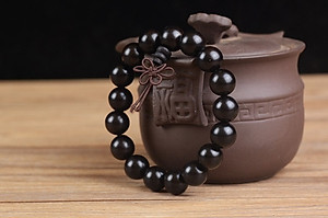 Set Vòng đeo tay Chuỗi Hạt Gỗ Mun Sừng, Kèm hộp đựng Gỗ lót lụa vàng.