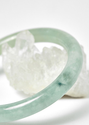 Vòng cẩm thạch xanh lá bản tròn ni 54 mệnh hỏa, mộc - Ngọc Quý Gemstones