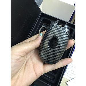 Ốp chìa khoá, bao chìa khóa xe Hyundai Accent 2021-2022 loại 4 nút vân Carbon