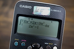 Máy tính Casio FX-580VN - Khuyến mại 02 cây bút bi