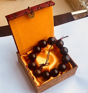 Set Vòng đeo tay Gỗ Sưa đỏ tự nhiên, kèm hộp đựng lót lụa