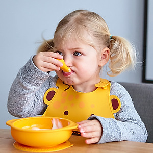 Bát tập ăn silicon có nắp và đế hút chân không chống đổ cho bé Marcus & Marcus, từ 12 tháng