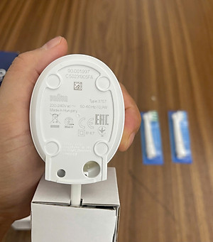 BÀN CHẢI ĐÁNH RĂNG ORAL B PRO SERIES 3 MÀU HỒNG KÈM 2 ĐẦU BÀN CHẢI Hàng chính hãng