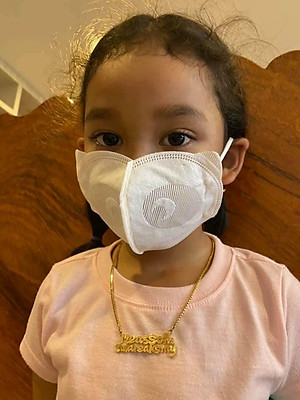 < 1 HỘP 10 CÁI> Khẩu trang dành cho bé - màu trắng có hình chú Gấu Panda in chìm- thương hiệu  Doctor K - an tâm sử dụng