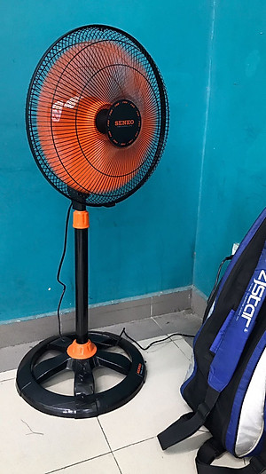 Quạt Đứng Thân Sắt F32 Senko DTS1607 - Màu ngẫu nhiên - Hàng Chính Hãng