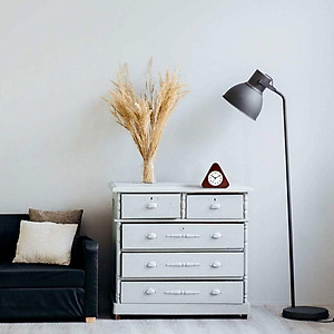 Đồng hồ báo thức bằng gỗ bằng số tiếng Ả Rập mà không cần im lặng trong ánh sáng với pin (màu nâu)